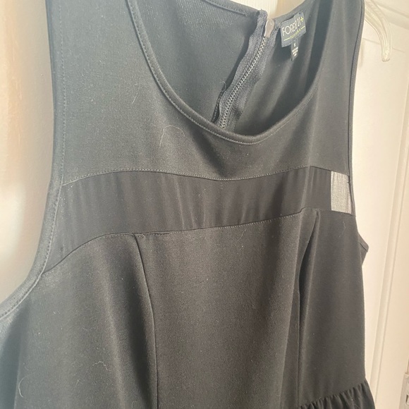 Black peplum dress with mesh - Picture 2 of 3